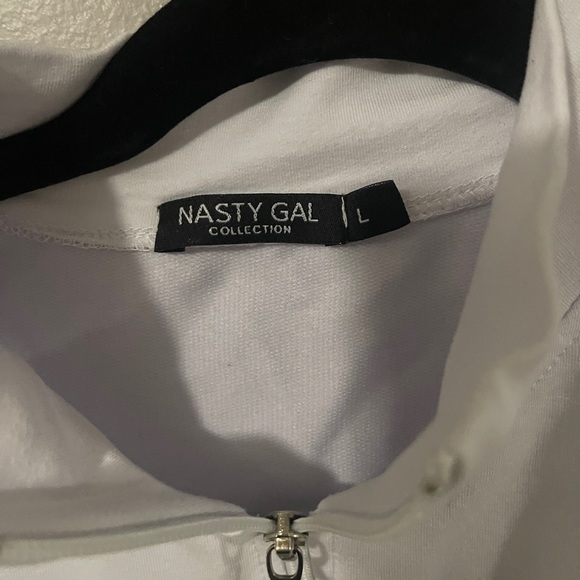 Nasty Gal Cropped Athletic/Comfy Top - Picture 2 of 2
